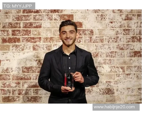 退役足球明星勇敢出柜展现真实自我引发社会关注与支持 退役足球明星勇敢出柜展现真实自我引发社会关注与支持