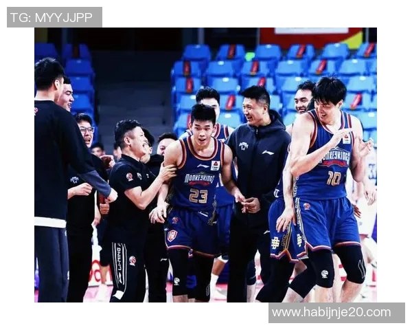 明星篮球合照展现球场魅力与友谊的完美结合，回顾经典瞬间与团队精神